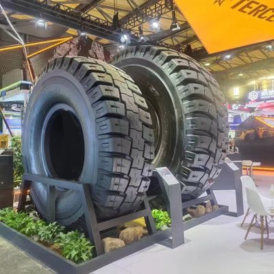 XDEM 260T खनन के लिए हाइड्रोलिक टायर प्रेस ओटीआर टायर खनन ट्रक टायर 23.5R25 29.5R25 35/65R35 45/68R45